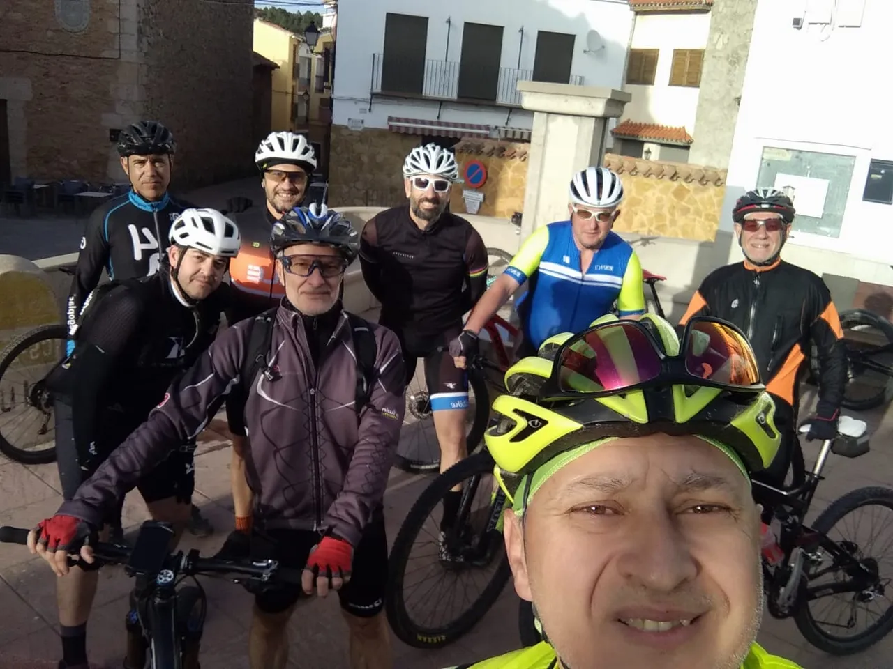Selfie del grupo en la plaza antes de salir